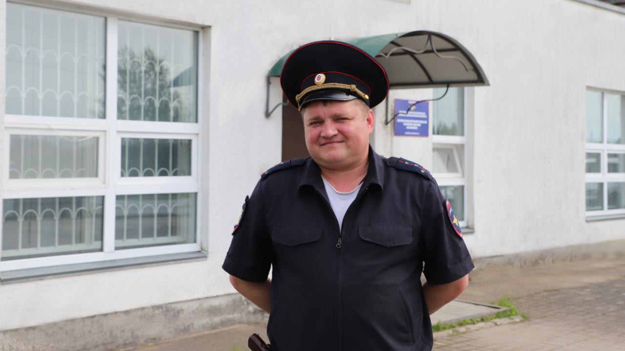 Псковский полицейский помог мужчине выбраться из задымленной квартиры в городе Пыталово