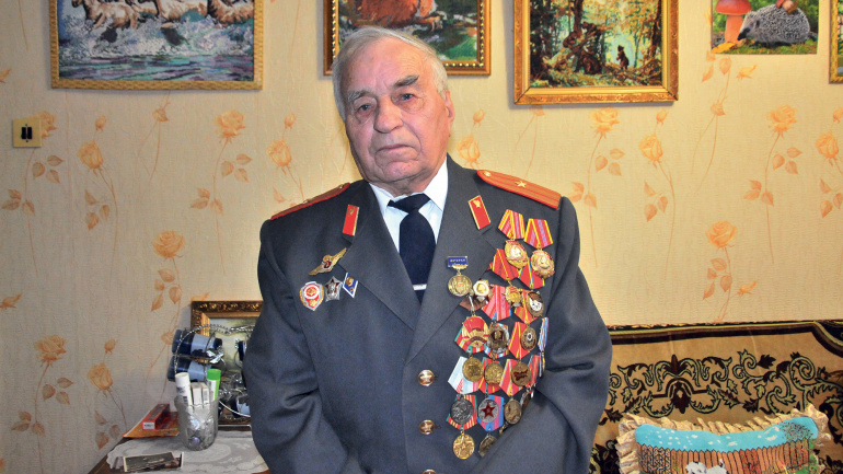 Богатый жених с кирзовыми сапогами