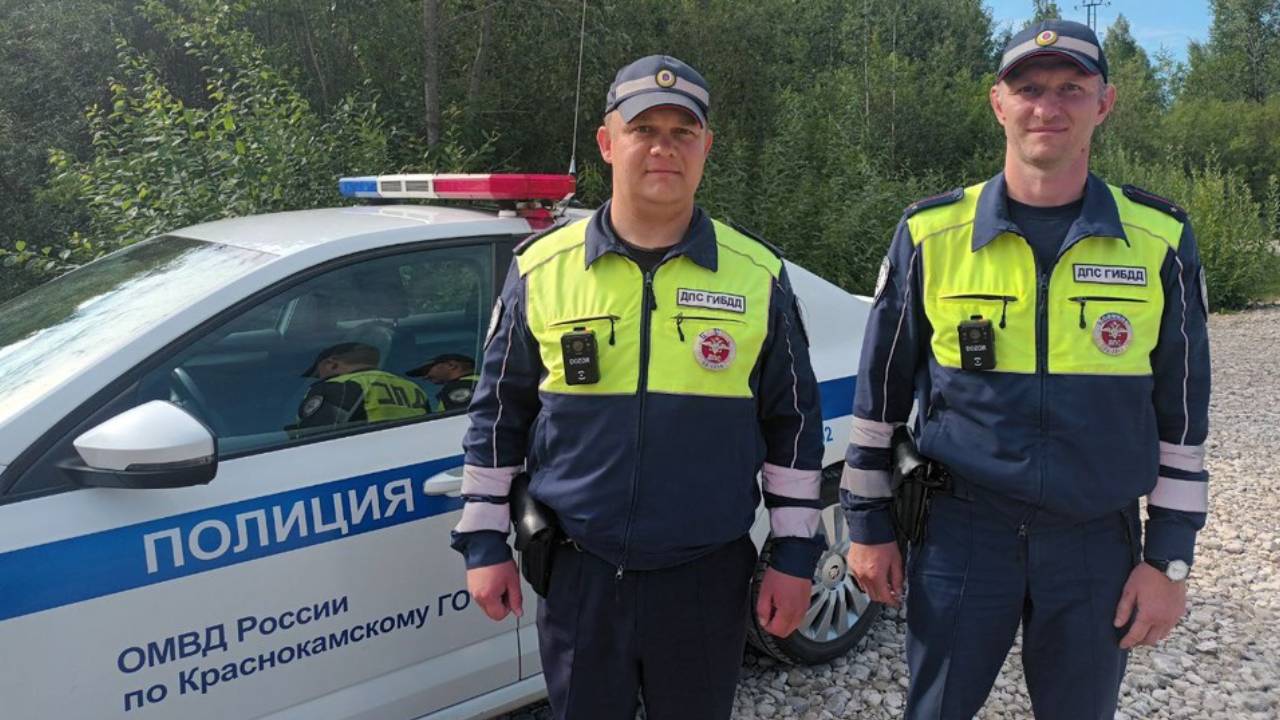 В Пермском крае сотрудники Госавтоинспекции помогли автоледи, чья машина застряла на обочине