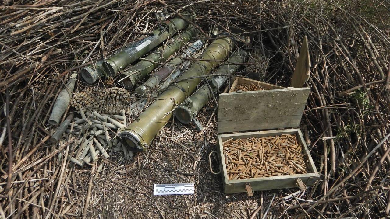 В Луганской Народной Республике обнаружен схрон с огнемётом, гранатами, снарядами и патронами