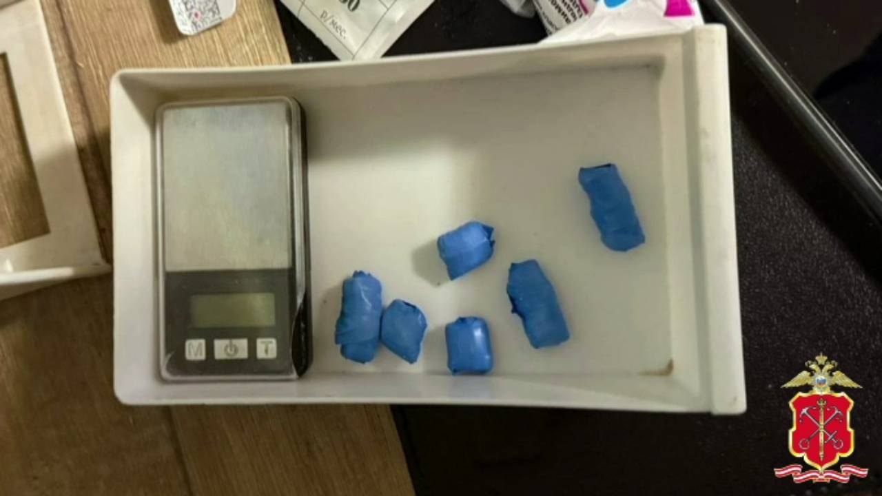 Полицейские Петербурга ликвидировали сразу три наркошопа и задержали семерых их «работников»