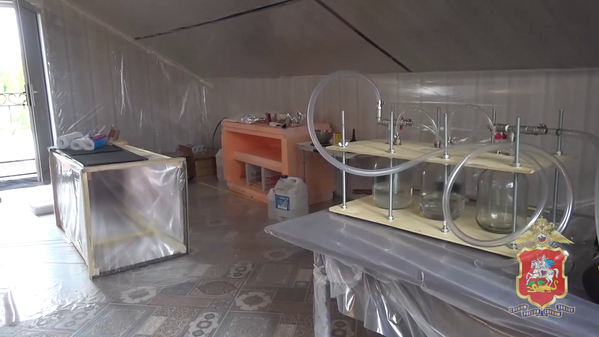 Под стражу заключены трое приезжих, создавших в арендованном доме в Подмосковье нарколабораторию