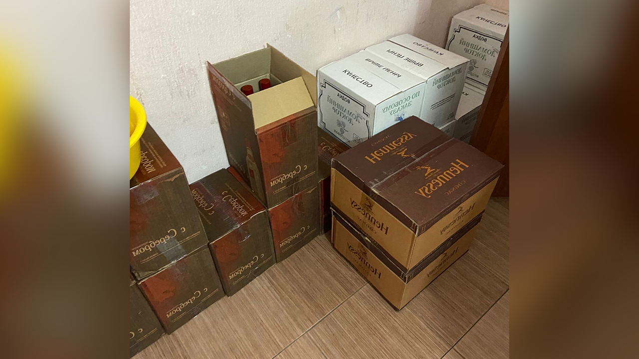 За сбыт контрафактного алкоголя во Владикавказе задержаны пятеро участников организованной группы