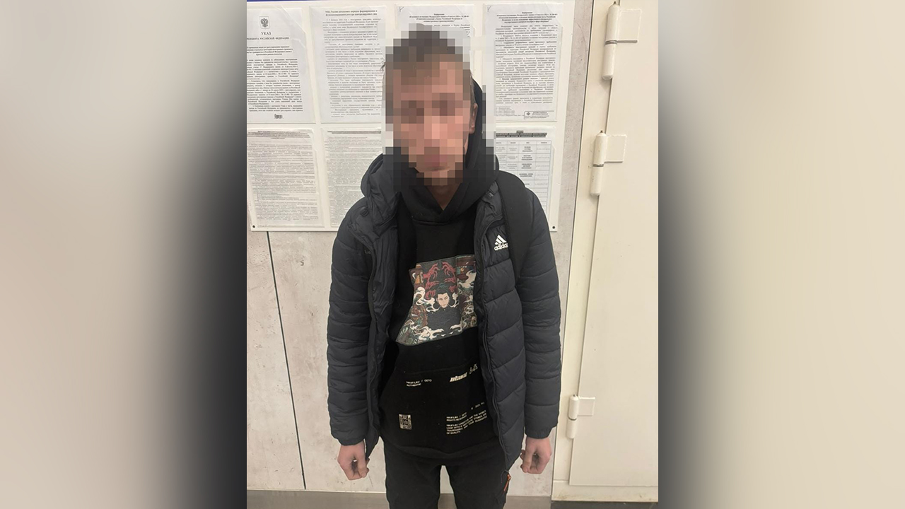 Североосетинские оперативники в столичном аэропорту задержали курьера аферистов, прибывшего из Перми