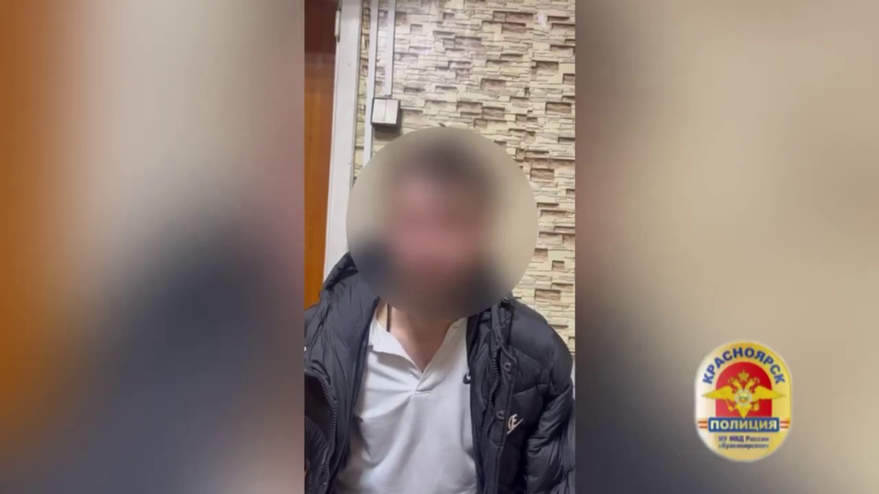 В Красноярске осудят одного из налётчиков, сорвавших в подъезде с шеи пенсионера золотые украшения