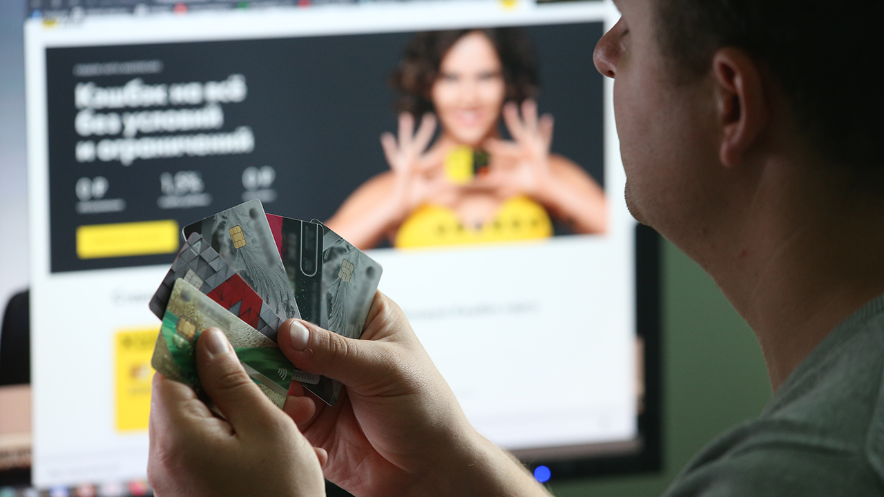 Задержан житель Мурманска, который обманом получил 400 тыс. рублей и проиграл часть денег в онлайн-казино