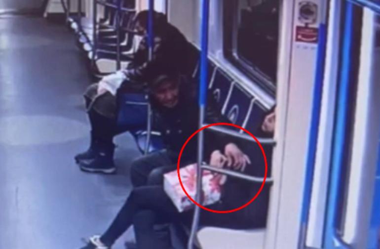 В Москве оперативники задержали подозреваемого в краже телефона у уснувшей пассажирки метро