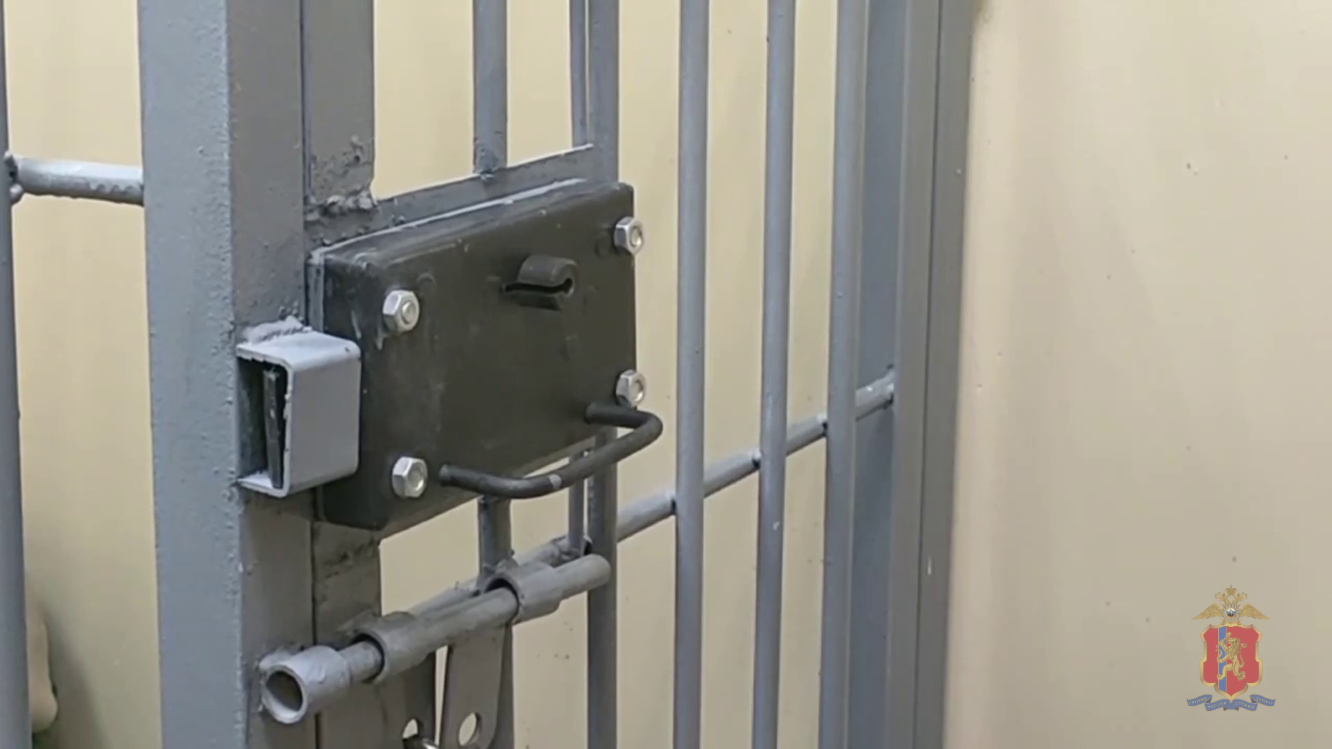 Несовершеннолетний курьер мошенников заключён под стражу в красноярском городе Ачинске за две аферы