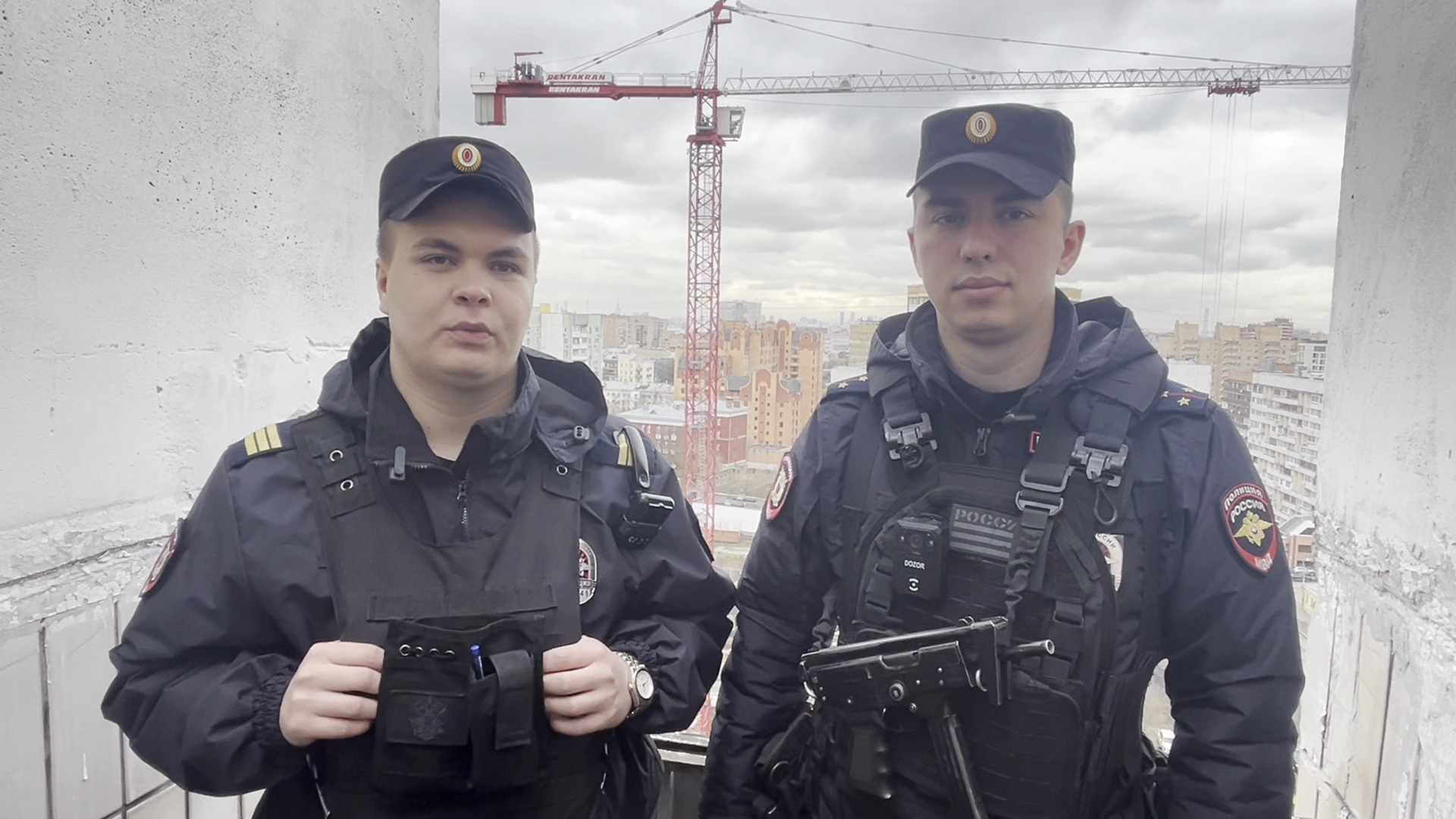 В Москве сотрудники патрульно-постовой службы полиции спасли девочку от необдуманного поступка