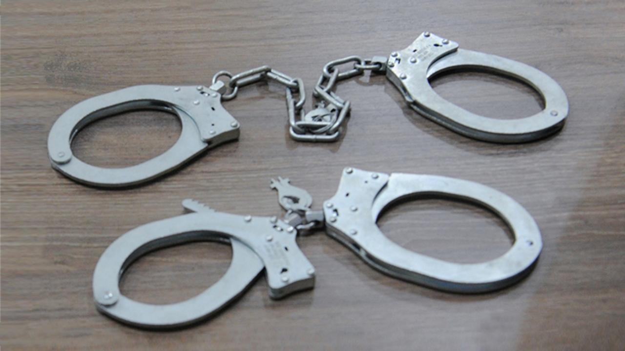 Полиция Югры задержала двух курьеров, забравших 10 млн рублей у обманутого аферистами жителя Лангепаса