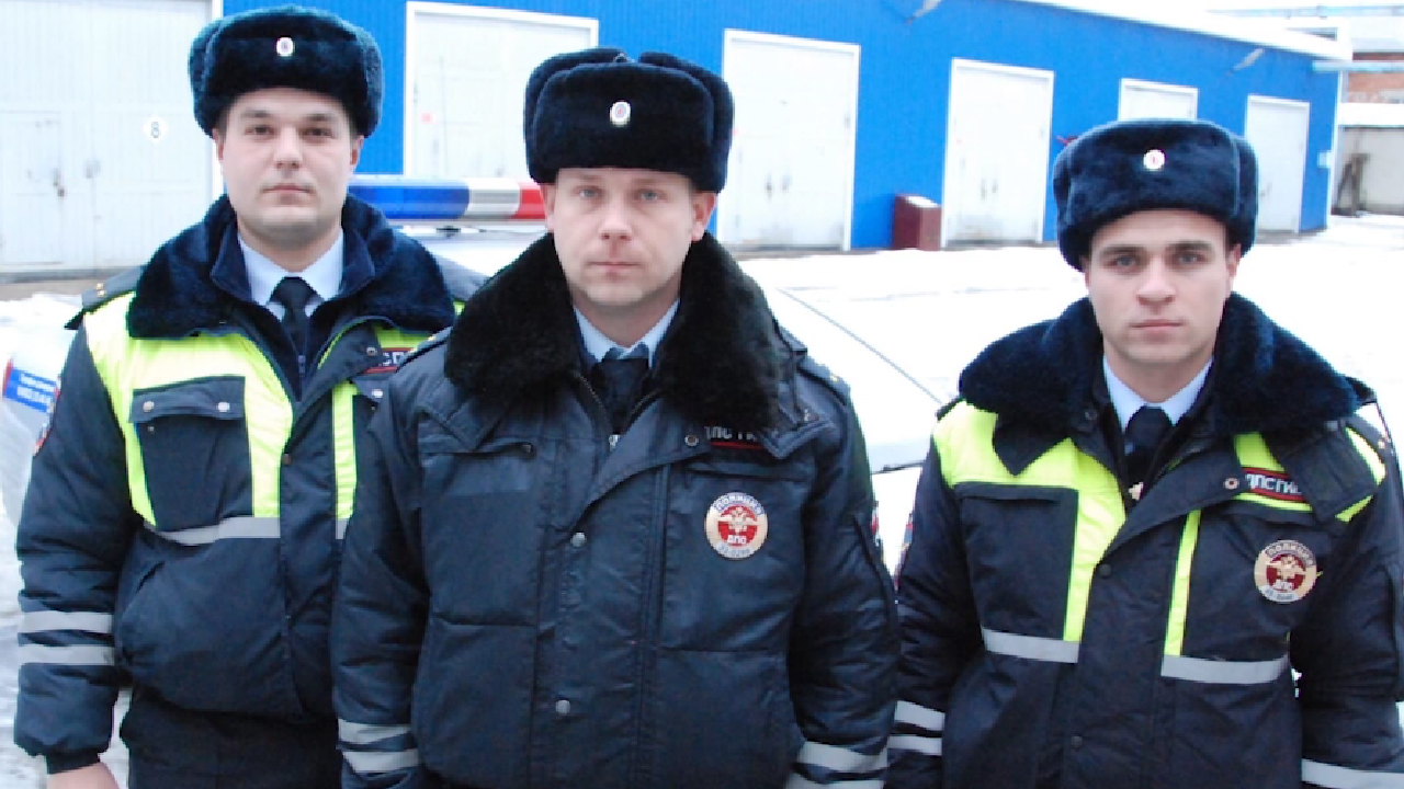 Владимирские инспекторы ДПС ликвидировали возгорание в жилом доме