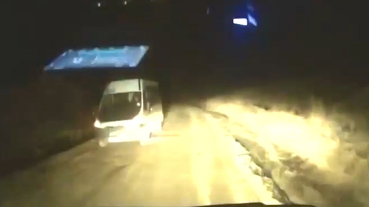 В Забайкалье автоинспекторы оказали содействие водителю и пассажирам неисправного автобуса