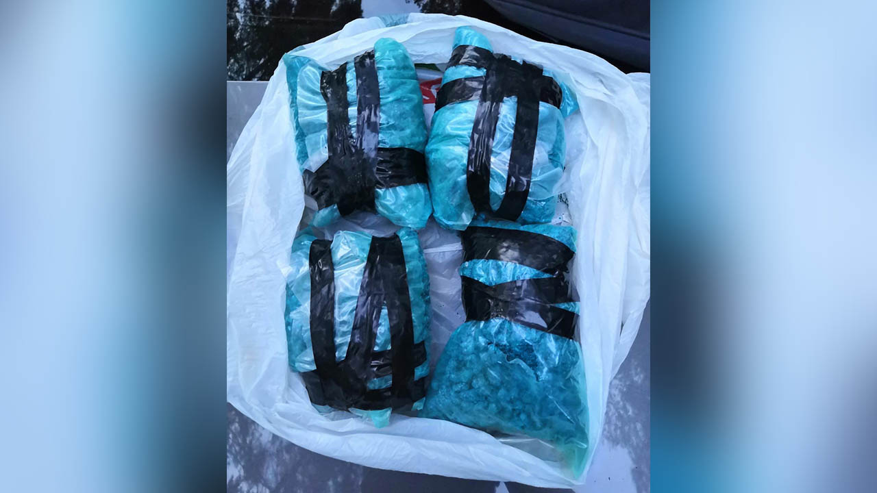 В Новосибирске наркополицейские изъяли из незаконного оборота почти 3 кг запрещённых веществ