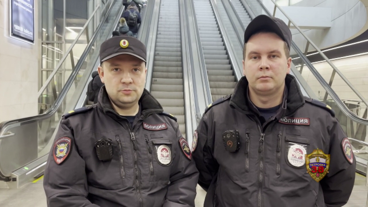 Полицейские УВД на Московском метрополитене оказали помощь ребёнку, упавшему под электропоезд