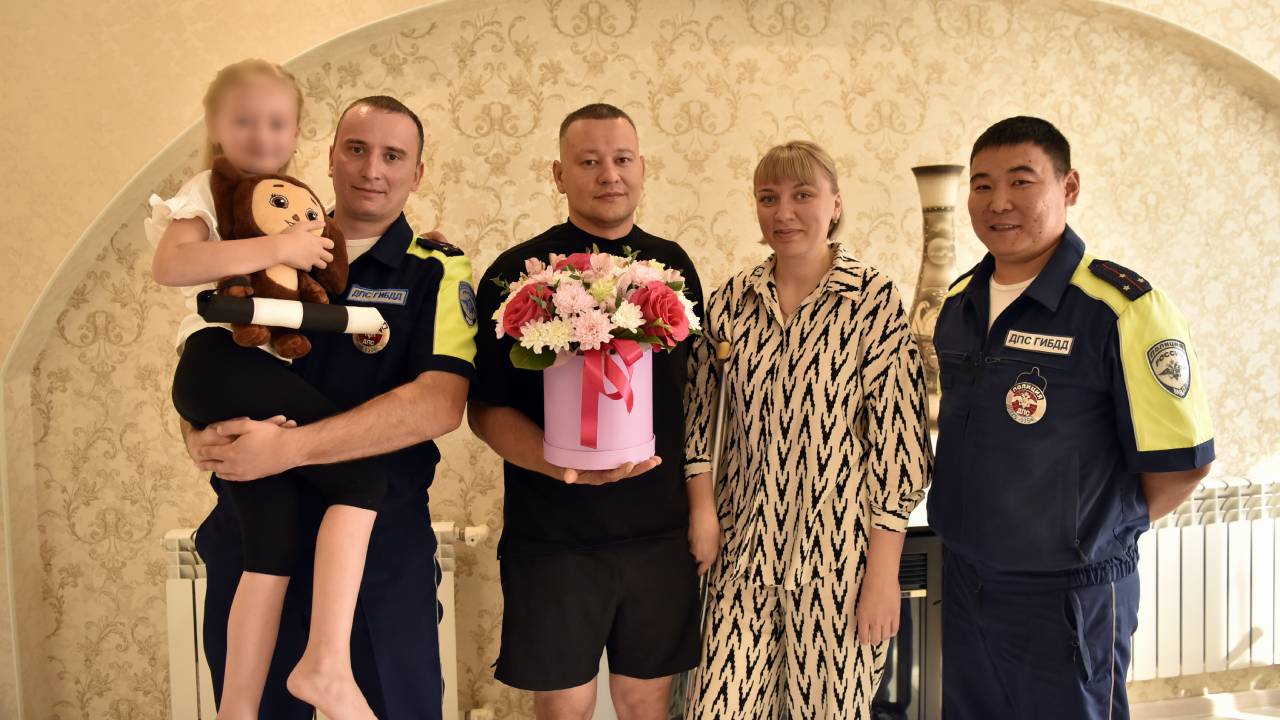 Забайкальские полицейские оказали помощь женщине с ребёнком, пострадавшим в дорожной аварии