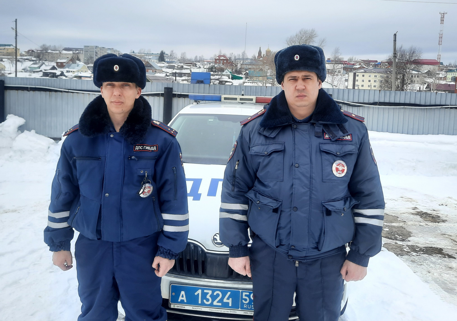 В Пермском крае автоинспекторы эвакуировали при пожаре жильцов частного дома