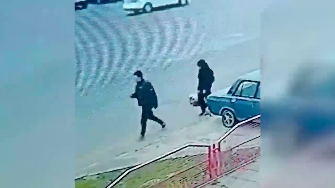 Двое пособников аферистов, похитивших у пенсионера из Волгограда 22 золотых слитка, задержаны полицией