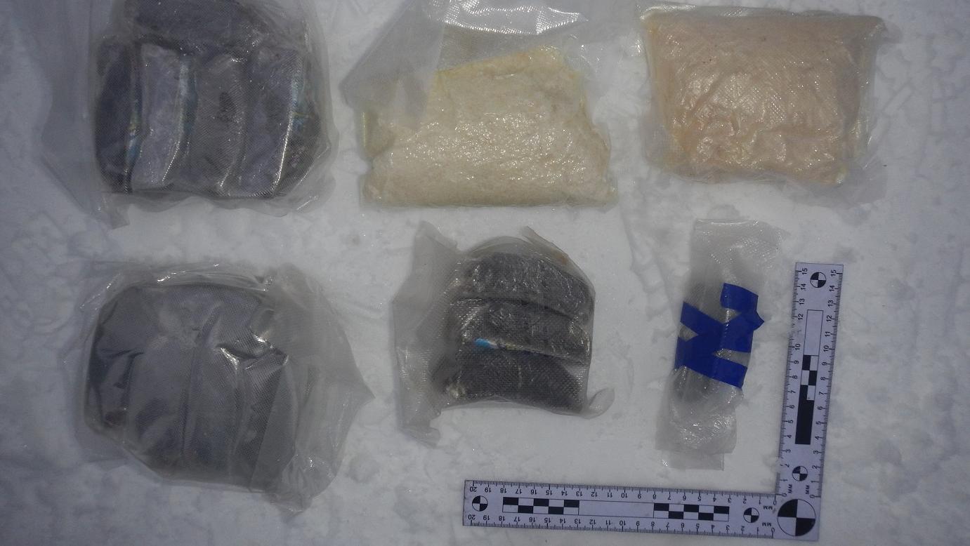 Полиция Коми с поличным задержала наркосбытчика и вскрыла сеть оборудованных им закладок в Воркуте