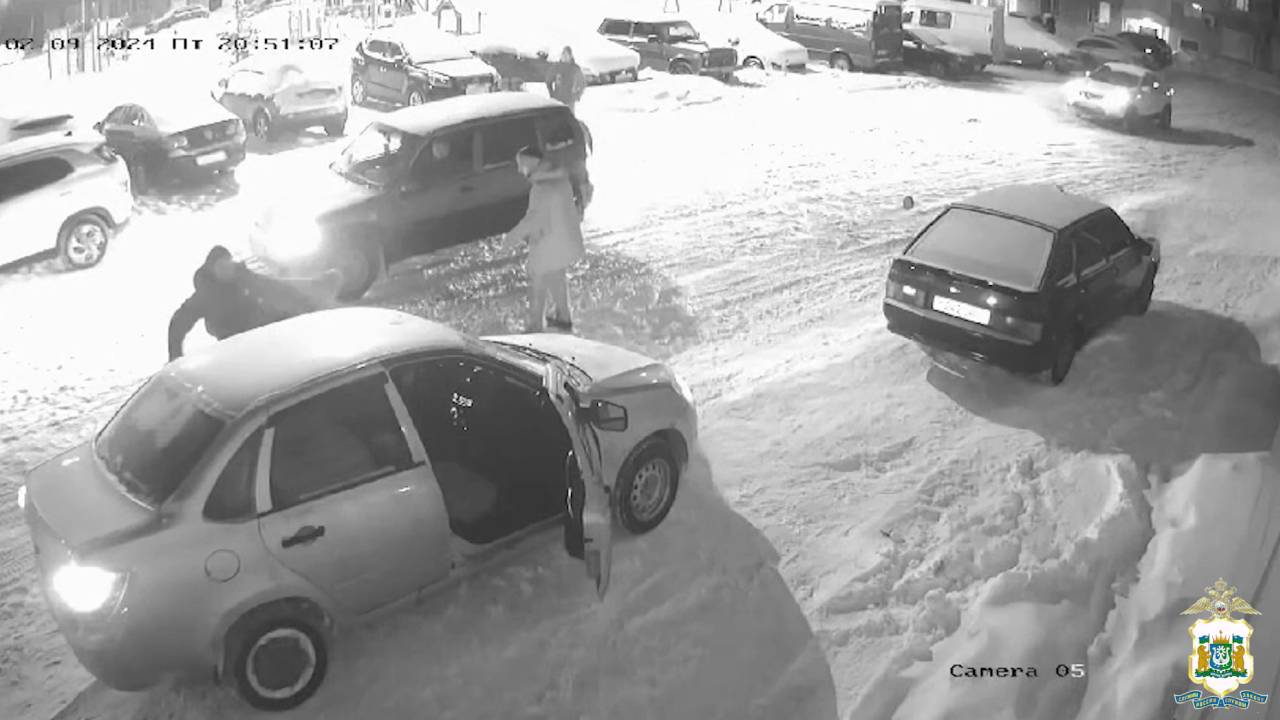 Двое жителей Югры предстанут перед судом за угрозу убийством, угон и повреждение автомобиля