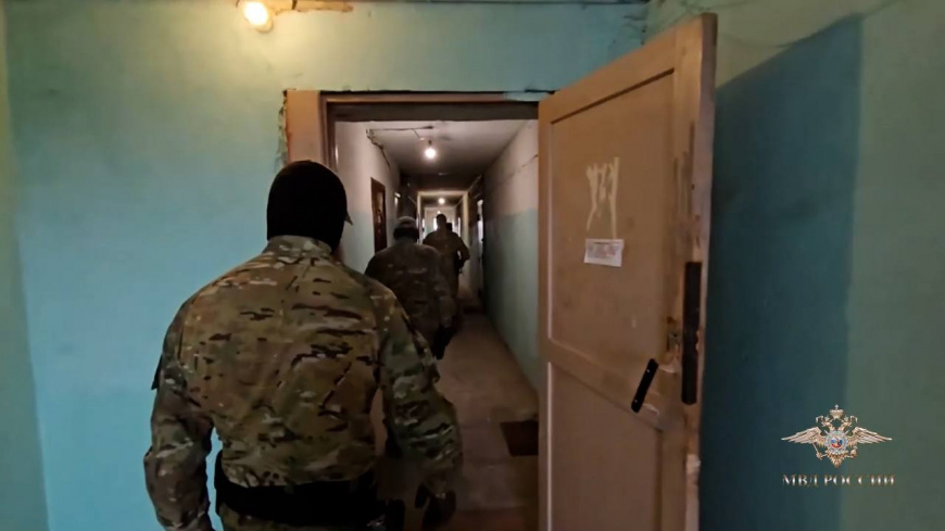 Полицейские задержали подозреваемых в хищении денег граждан, которые хотели помочь участникам СВО