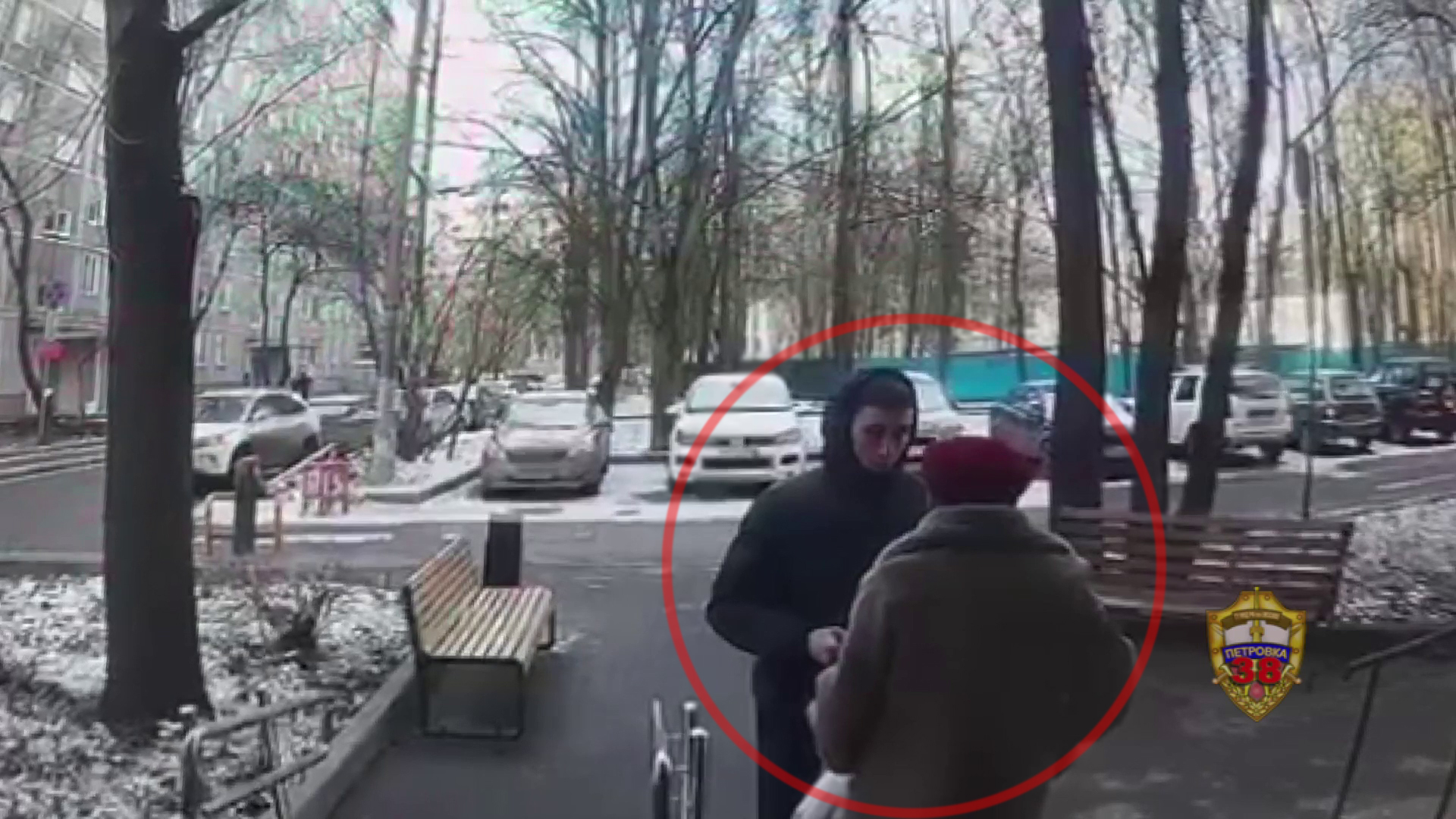 Полиция Москвы пресекла хищение ещё 4 млн рублей у пары, которую аферисты успели лишить 5 млн рублей