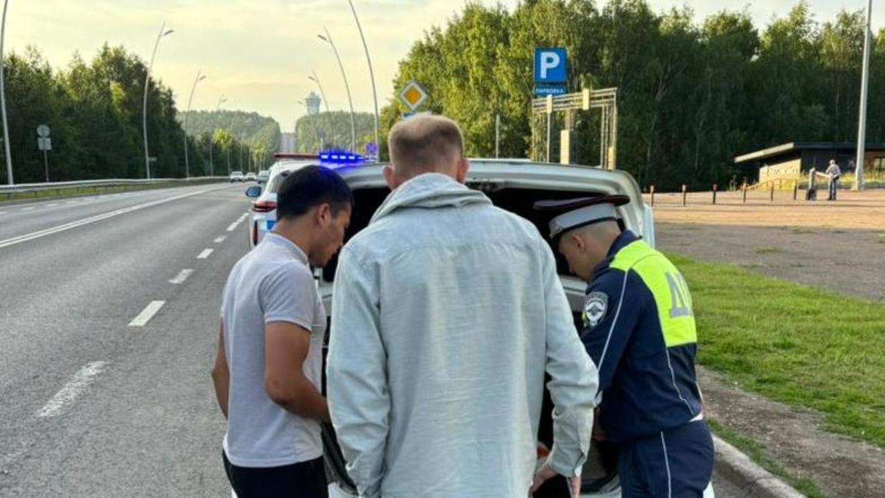 Семь нелегальных мигрантов выявила полиция среди таксистов, работающих возле аэропортов Красноярска