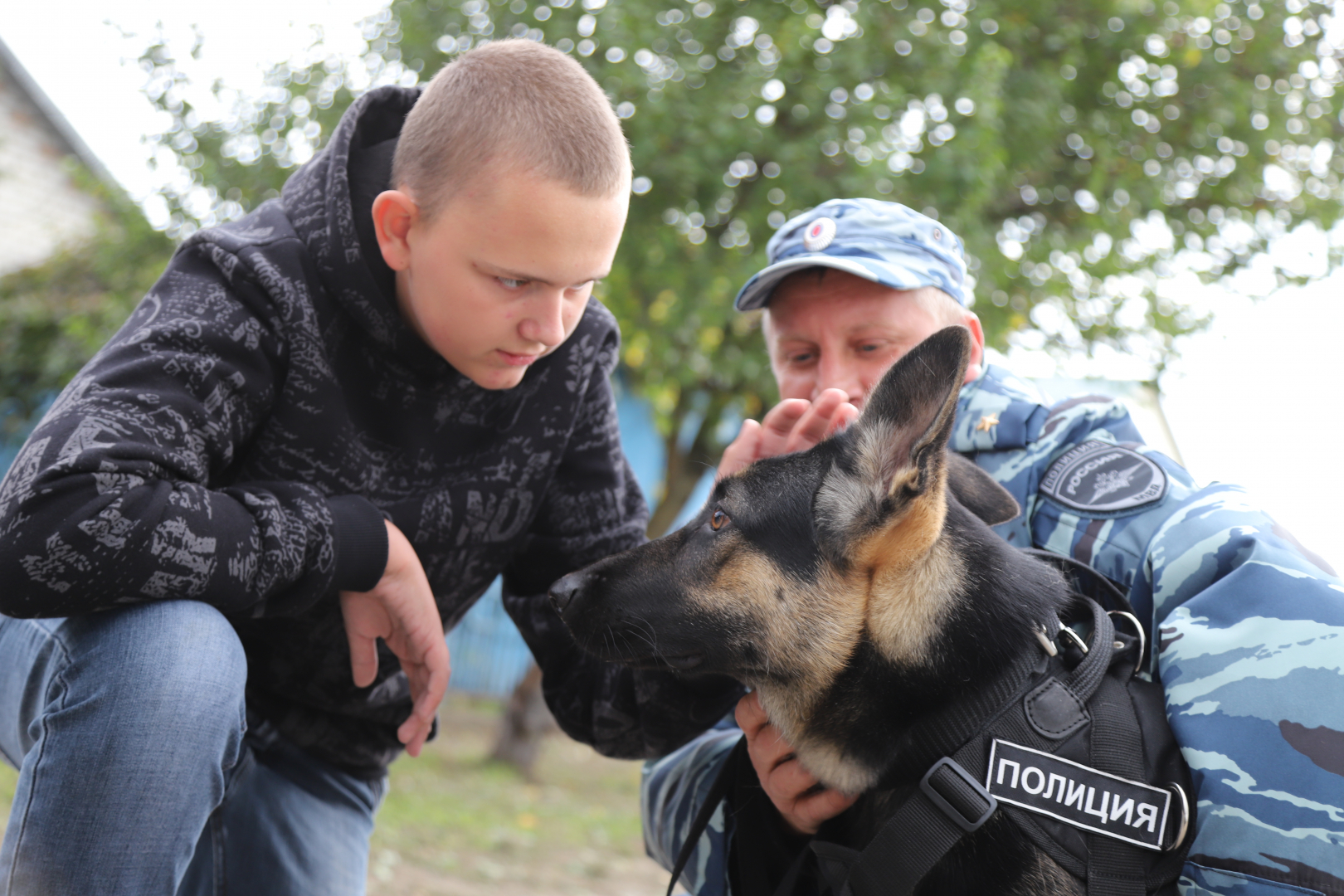 В Белгородской области полицейские исполнили мечту мальчика, который попросил Президента России подарить ему собаку