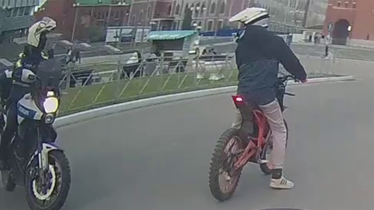 Промчавшийся на электробайке по пешеходным зонам в центре Йошкар-Олы лихач привлечён к ответственности