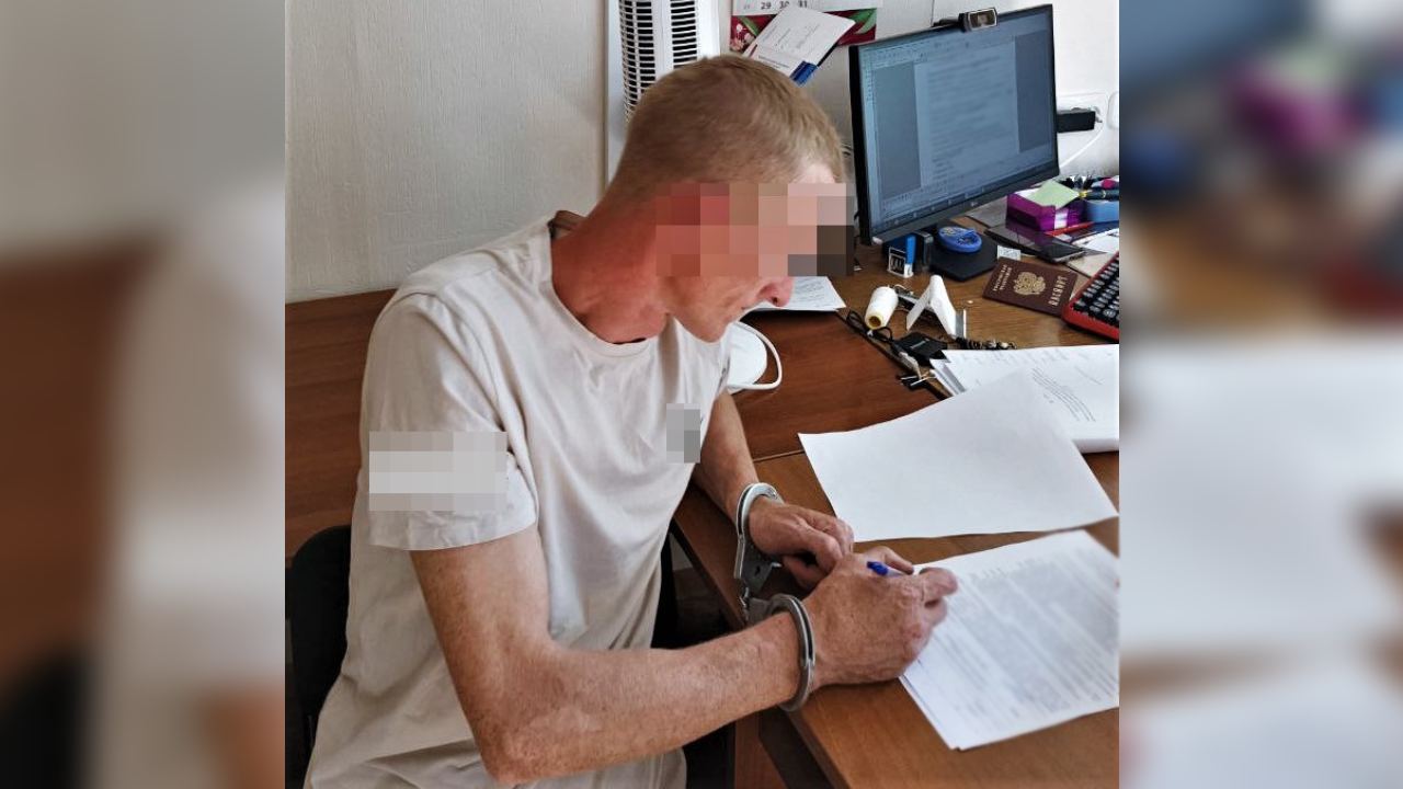 Домушника, имеющего более 20 судимостей, задержали красноярские полицейские за серию новых краж