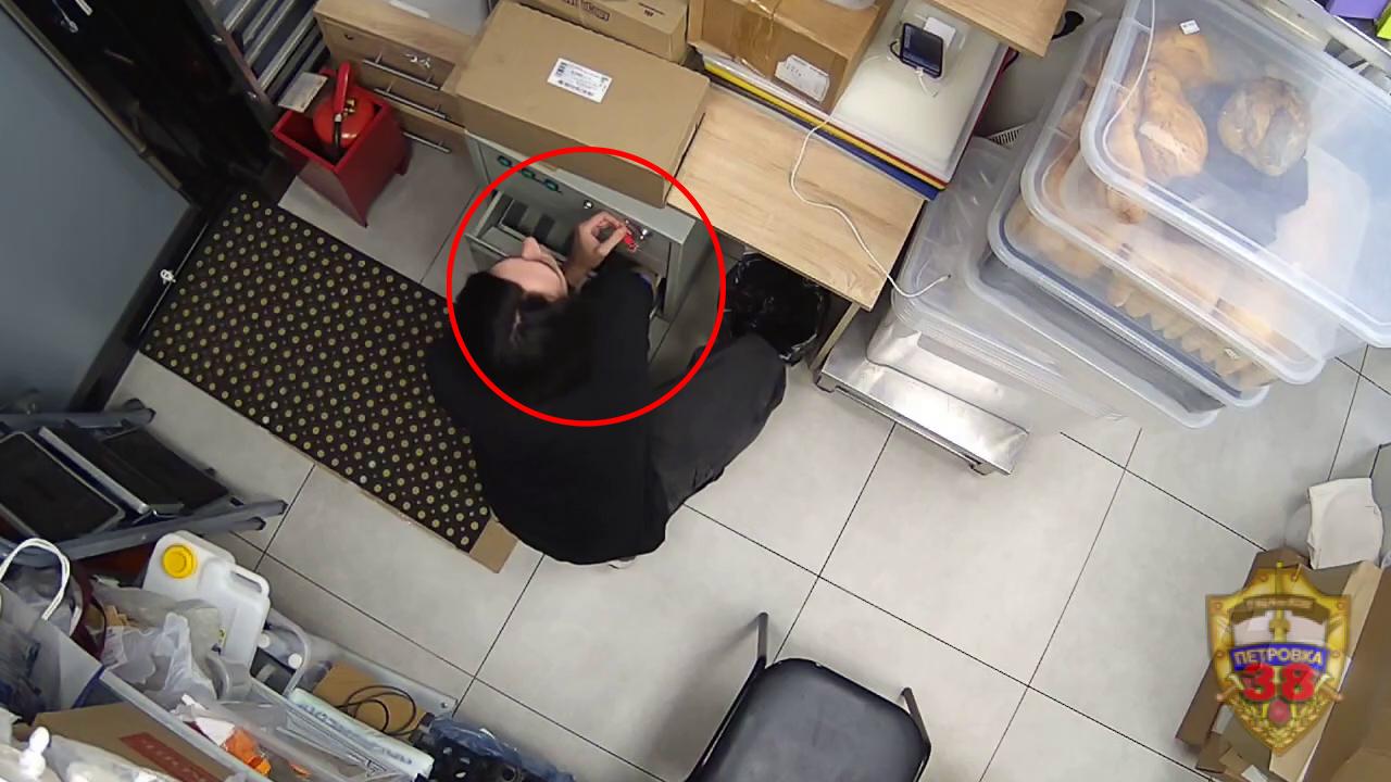 Бывший кассир столичного кафе в Пресненском районе уличён полицией в краже денег из сейфа заведения