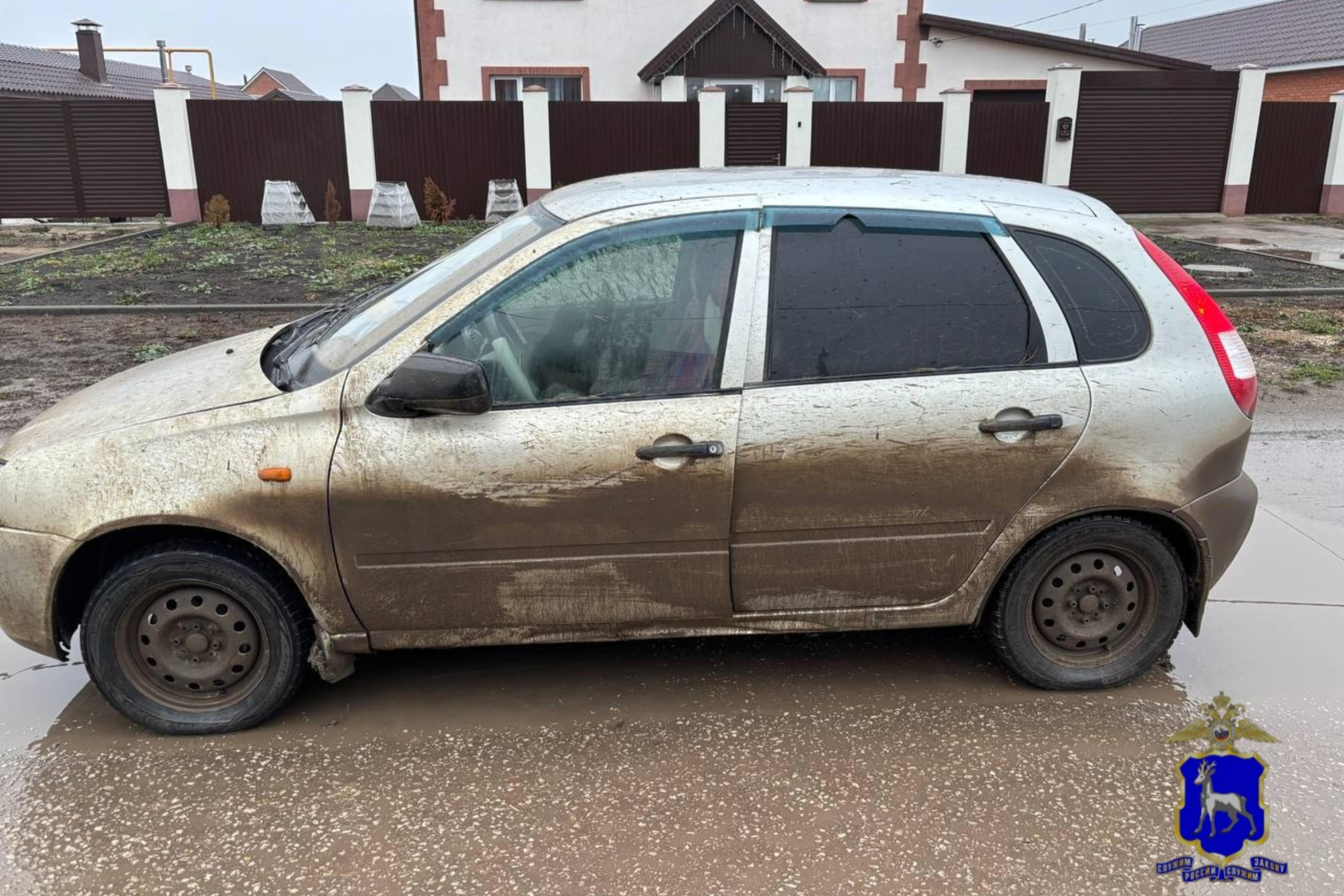 Полицейские Самарской области разыскали угнанную машину и застали в ней уснувшего злоумышленника