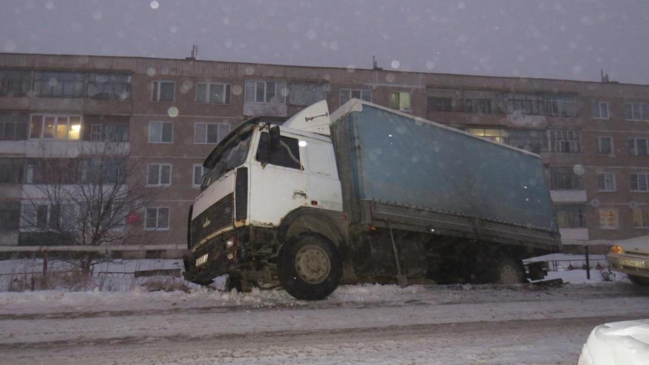 В Мордовии задержаны двое подростков, которые угнали грузовик и съехали на нём в кювет