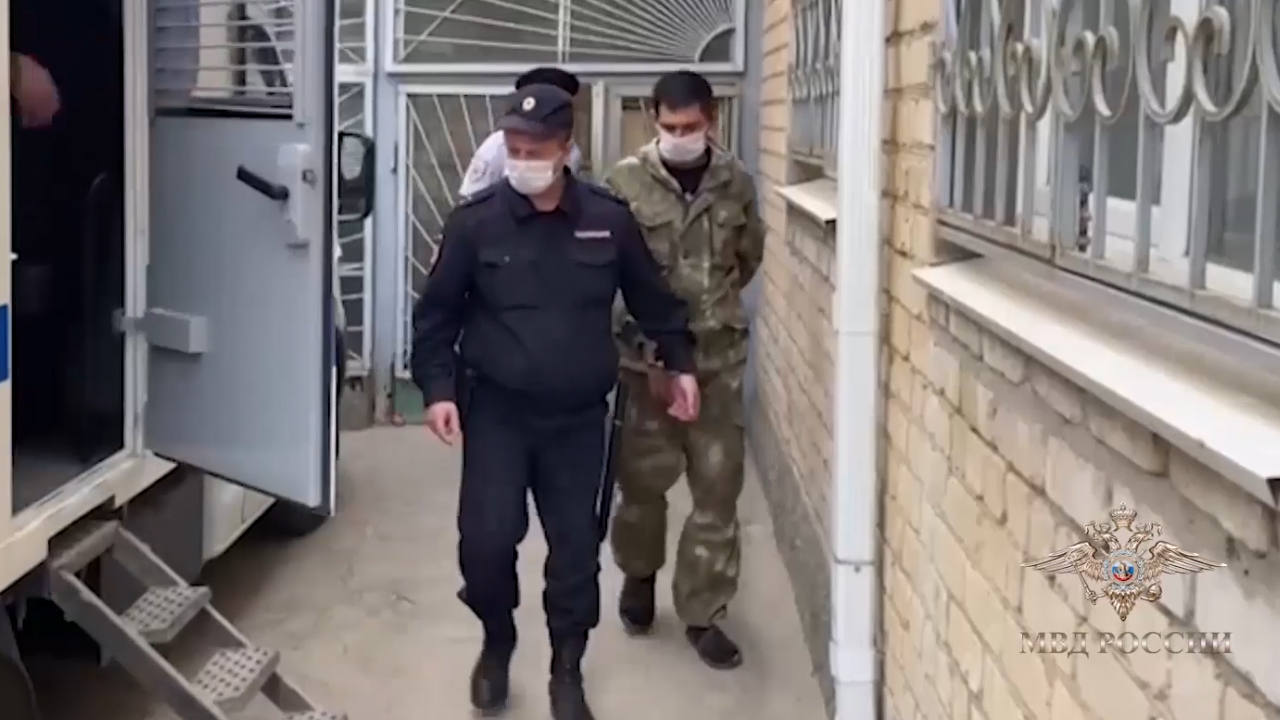 В Волгоградской области полицейские обнаружили наркоплантацию, замаскированную под поле с подсолнечником
