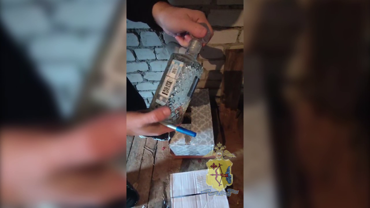 Кировская полиция пресекла сбыт свыше тысячи литров крепкого алкоголя сомнительно происхождения