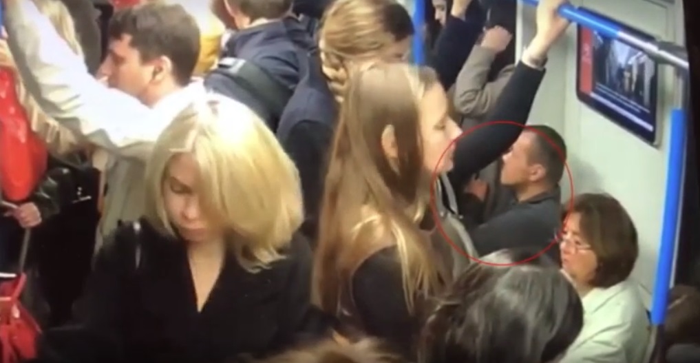 Полицейские задержали в столичном метро мужчину, похитившего из кармана пальто пассажирки телефон