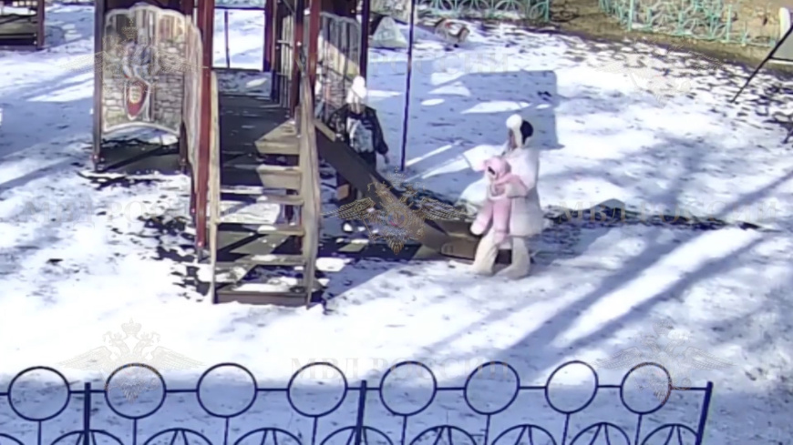 Полицейские задержали молодую маму и няню ее ребенка за распространение наркотиков
