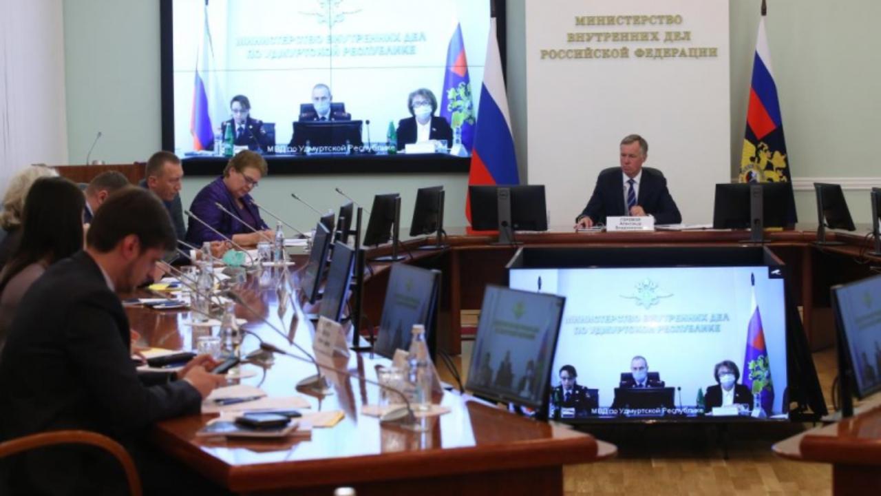 В МВД России обсудили профилактический потенциал центров временного содержания для несовершеннолетних правонарушителей органов внутренних дел