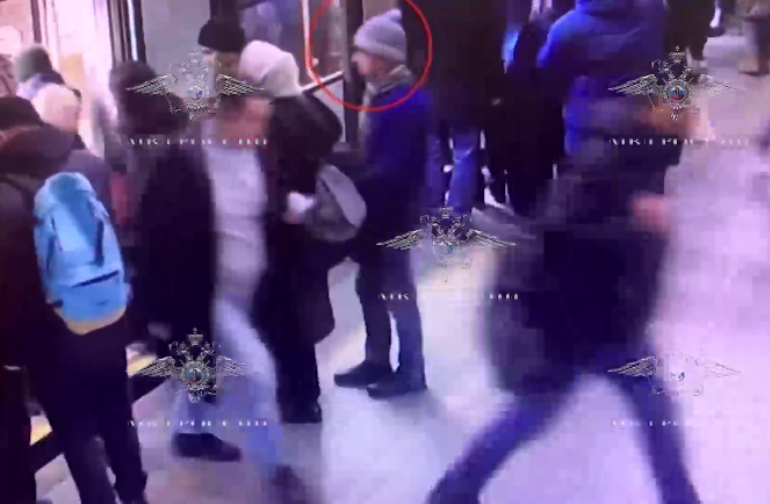 Ирина Волк: Полицейские московского метрополитена задержали вора-карманника и вернут пассажиркам похищенные у них смартфоны