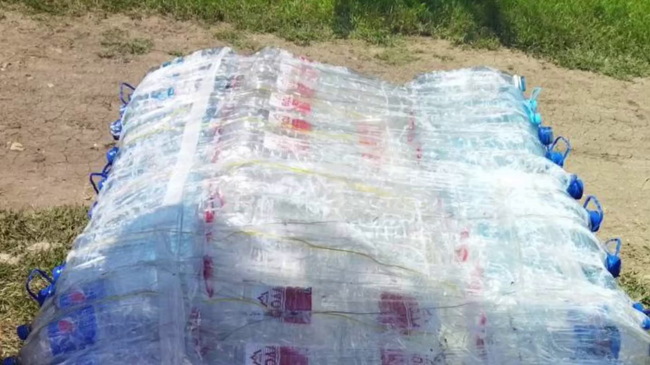 В Симферополе полицейские спасли гражданина, упавшего в реку с самодельного плота