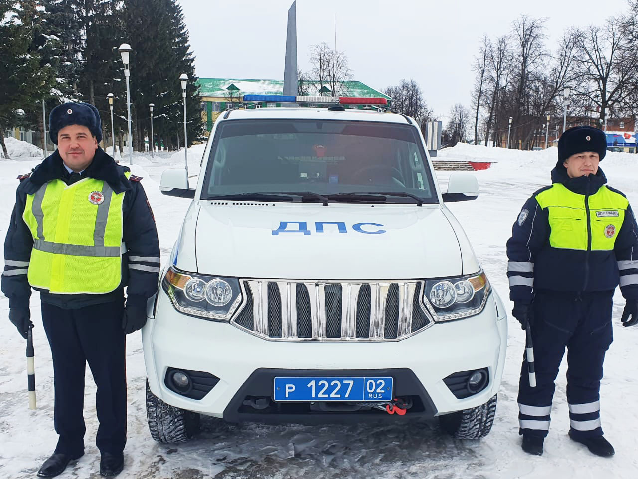 В Башкортостане автоинспекторы предотвратили распространение пожара с гаража на жилой дом