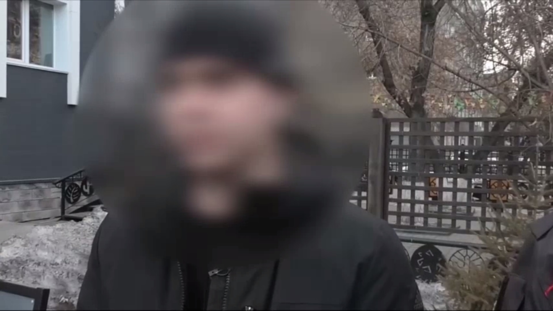 В Иркутске полицейскими обезврежен вооружённый ножами мужчина