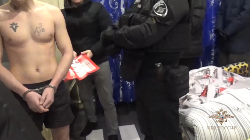 Полицейские задержали афериста, который под видом девушки обманывал интернет-пользователей