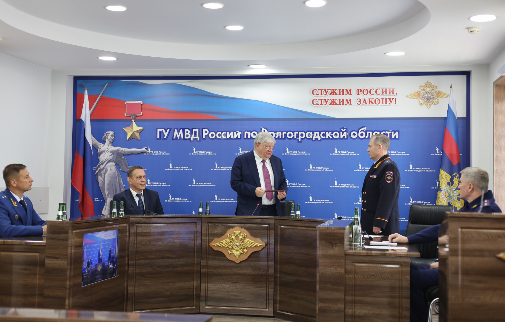 Заместитель Министра внутренних дел Российской Федерации генерал-полковник полиции Владимир Кубышко представил временно исполняющего обязанности начальника ГУ МВД России по Волгоградской области
