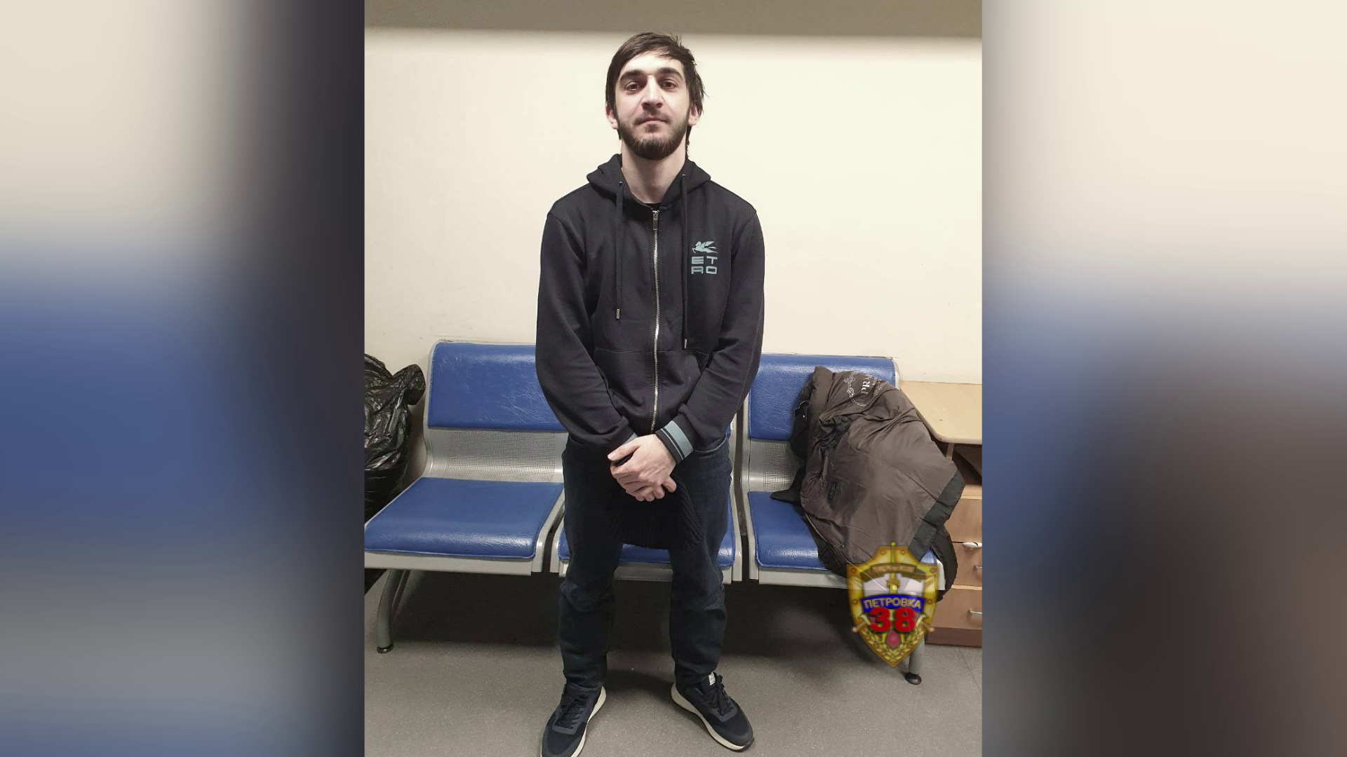 Задержан один из грабителей, вырвавших пакет с 14,9 млн рублей у посетителя столичного торгового центра