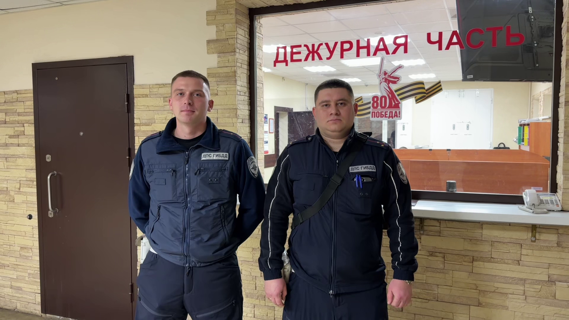 В Москве полицейские оперативно довезли до больницы маму с малышом, нуждавшимся в медицинской помощи