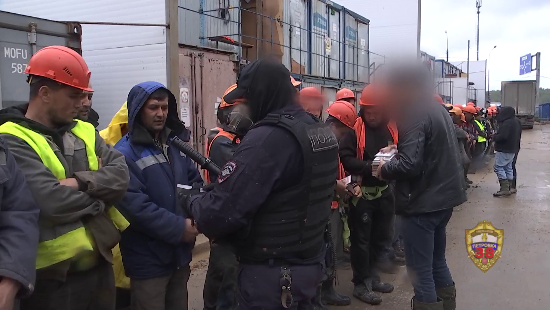 На двух стройках в Новой Москве полицейские столицы выявили шестерых нелегальных трудовых мигрантов