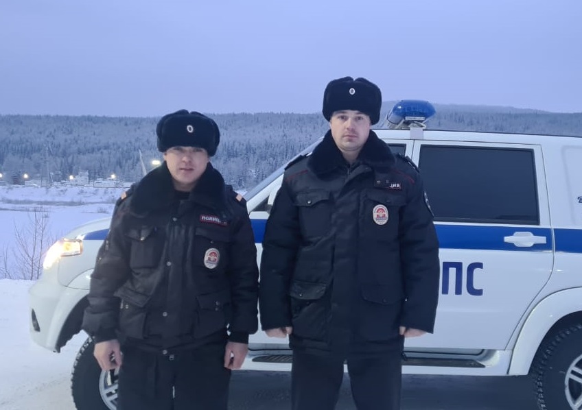 В Приангарье полицейские спасли троих местных жителей, попавших в сложную ситуацию на дороге