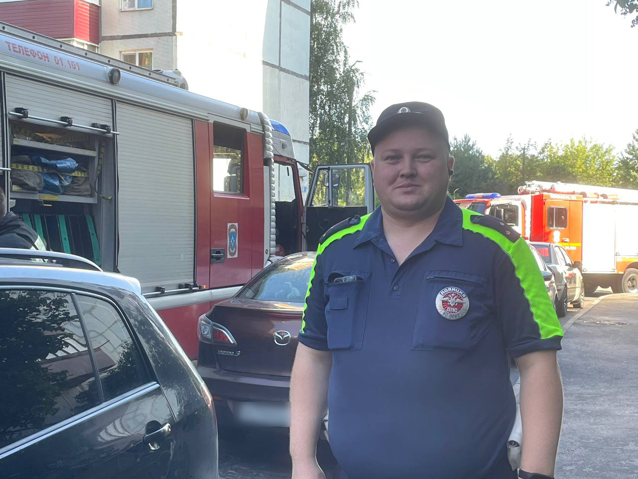 В Пскове полицейский организовал эвакуацию жильцов многоквартирного дома, в котором произошёл пожар