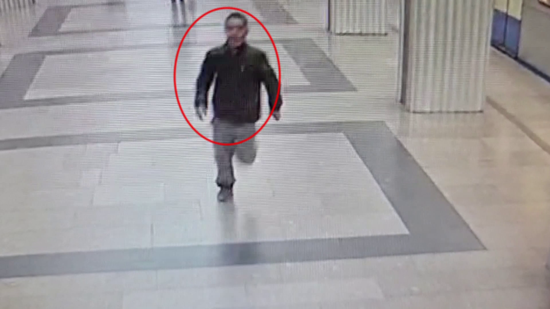 Полицейские столичного метрополитена задержали подозреваемого в грабеже 76-летней пенсионерки