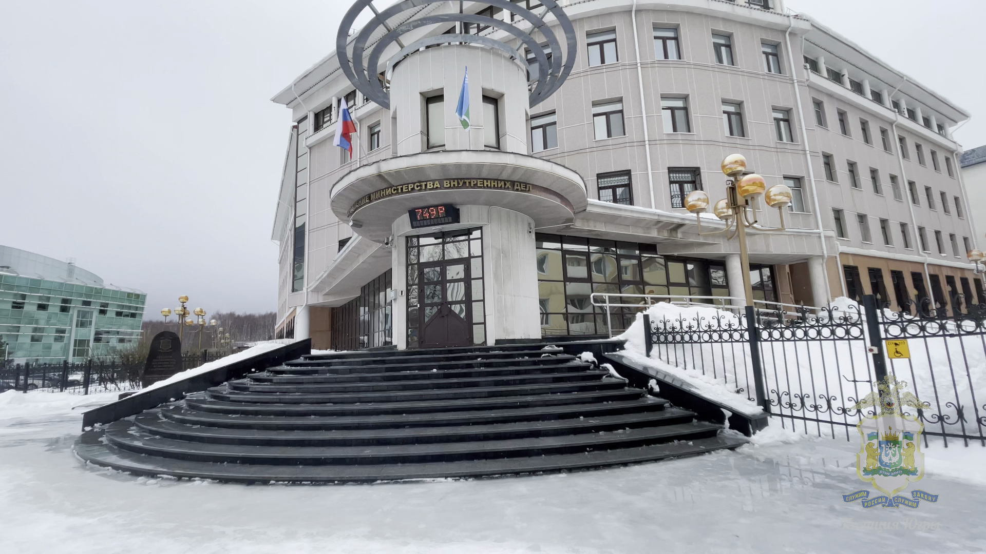 В Югре полицейские задержали курьеров мошенников, похитивших у пенсионеров почти 1 млн рублей